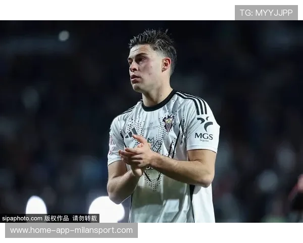 佩德里中场优雅盘带后送出手术刀般直塞